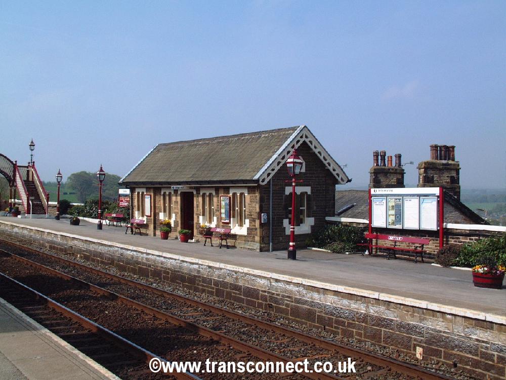 Settle Stn Down Platform 050506.JPG